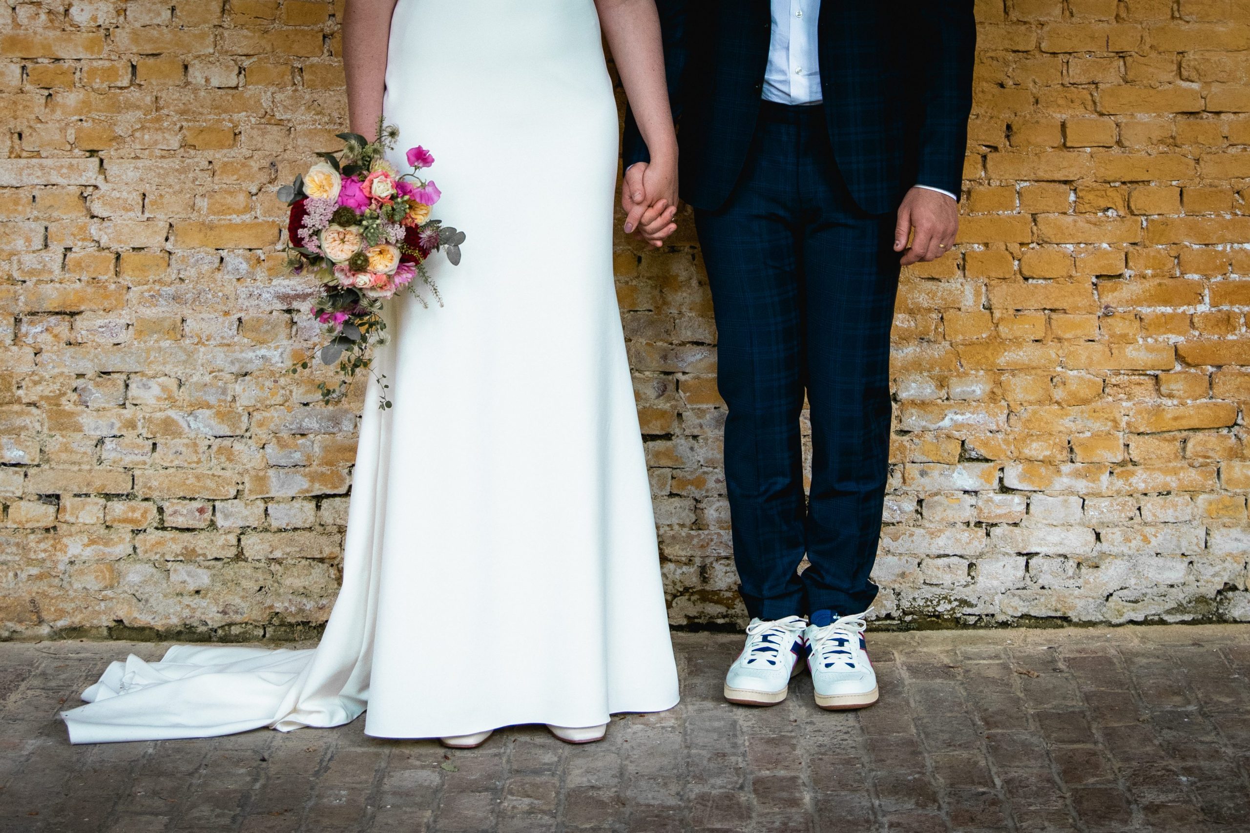 Huwelijk hand in hand trouwboeket